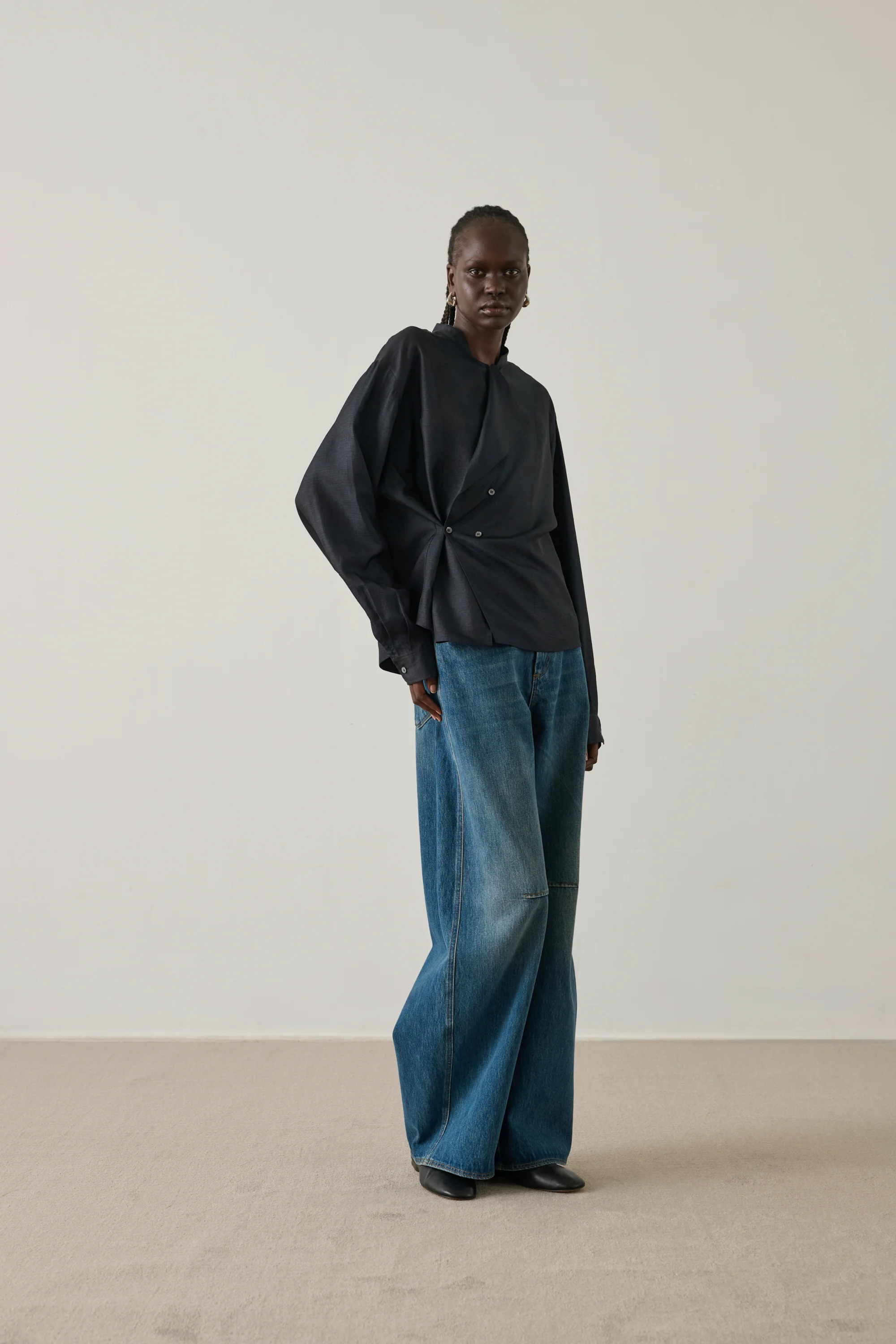BLACK HAMPTON BLOUSE - Image 4