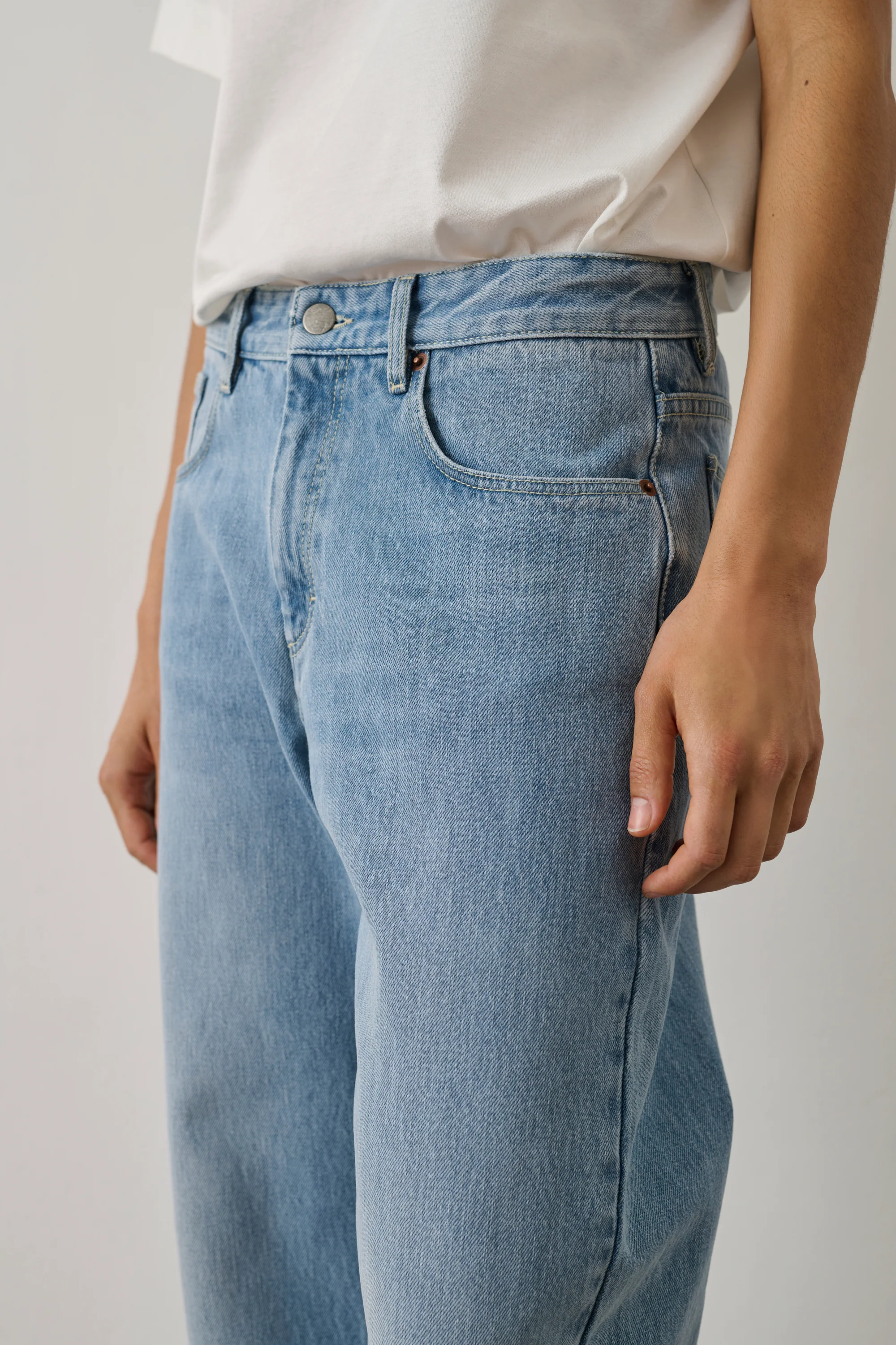 LIGHT BLUE HARRISON JEANS - Image 3
