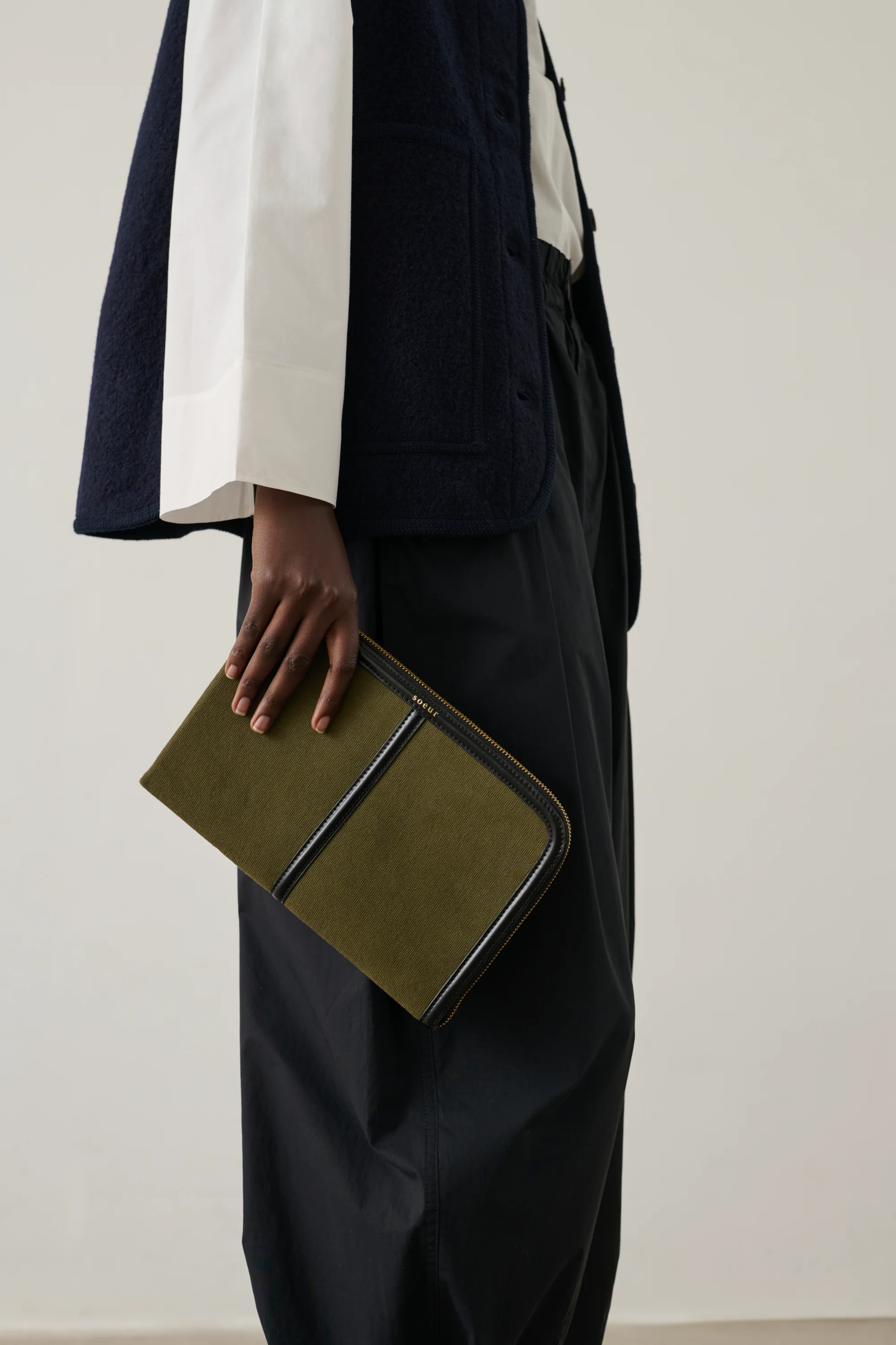 KHAKI DOCES CLUTCH - Image 2