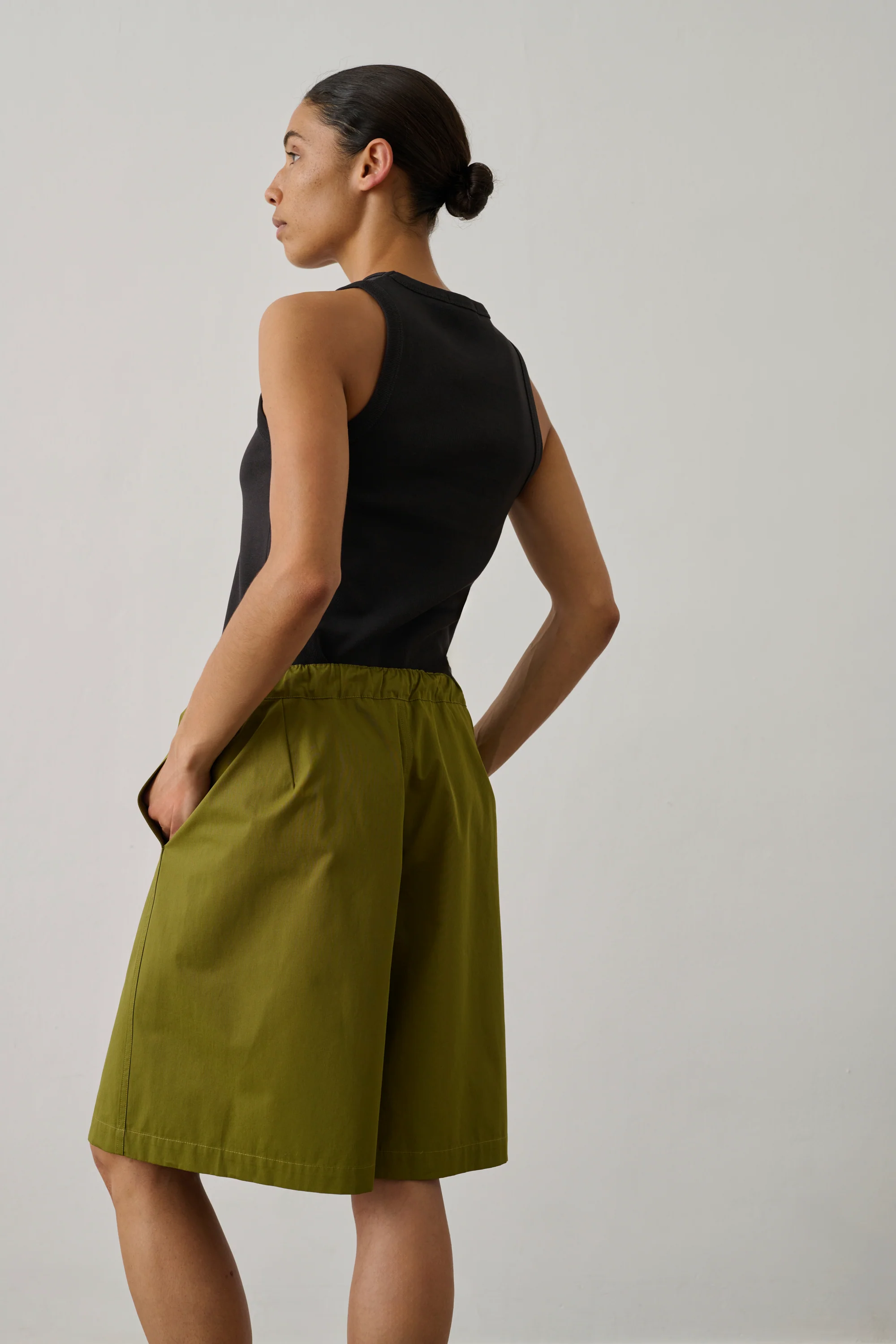 GREEN IZIA SHORTS - Image 2